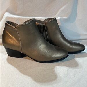 Salon Studio Gold Ankle Boots 6.5 Side Zipper slip on